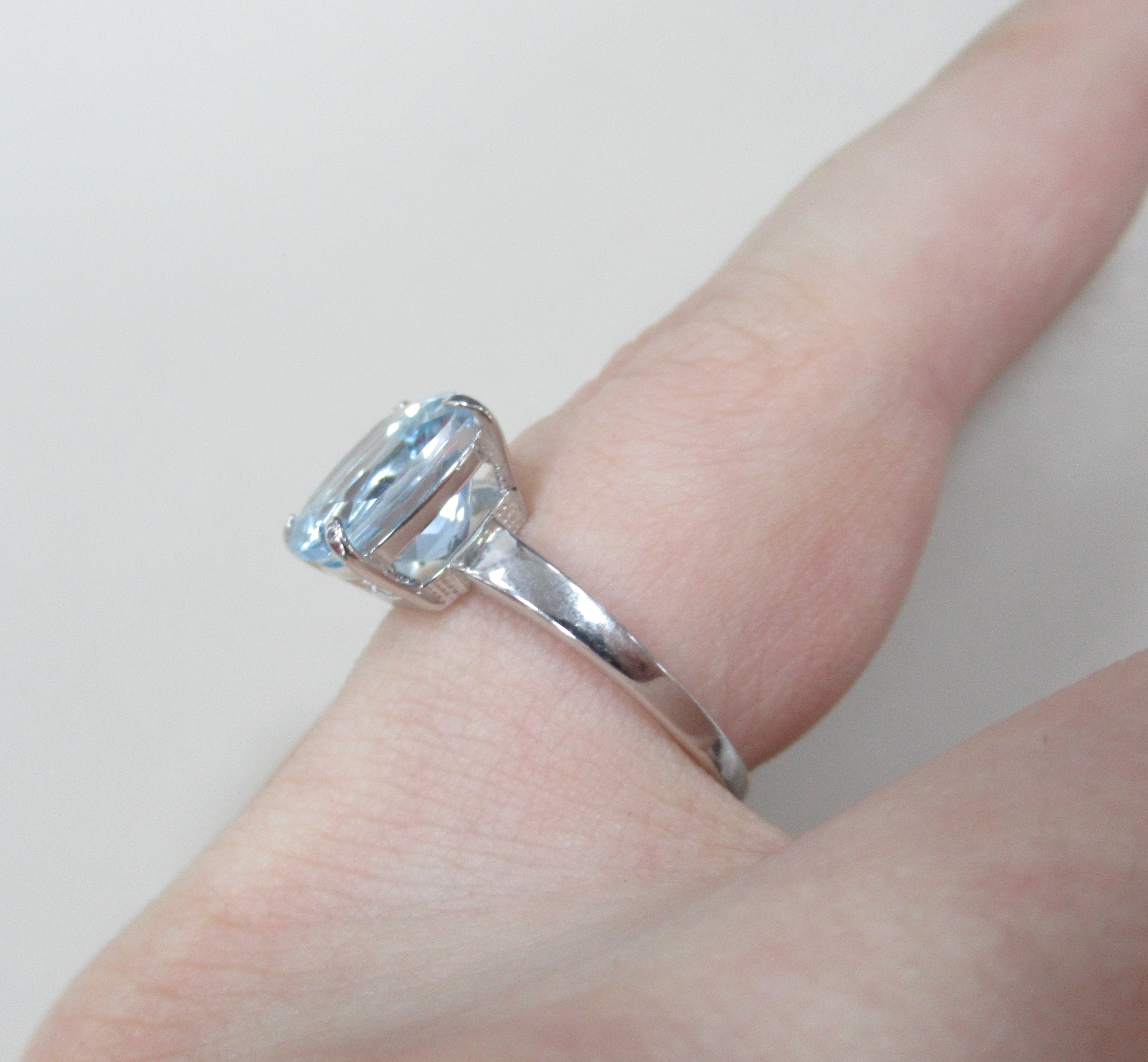 Серебряное кольцо с топазом